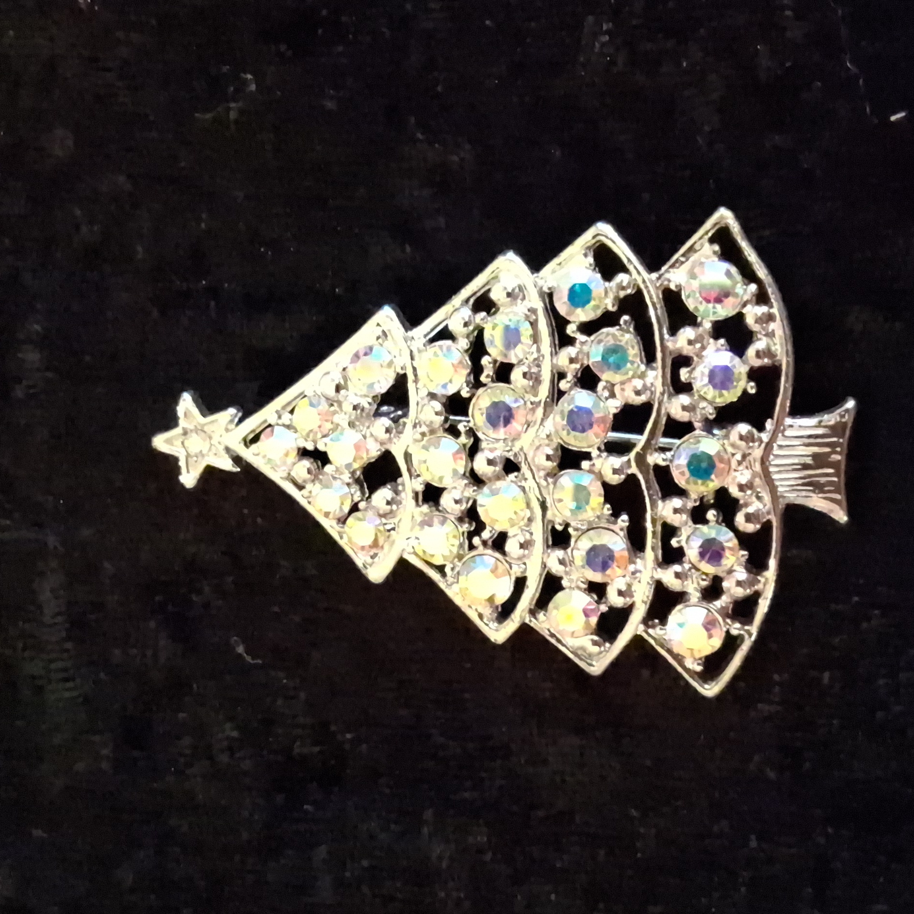 Premier Designs Silver And Opalescent Stones Christmas Tree Brooch 8$